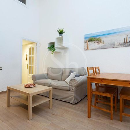Practico Apartamento Cerca De Estacion De Sants Barcelona Exterior foto